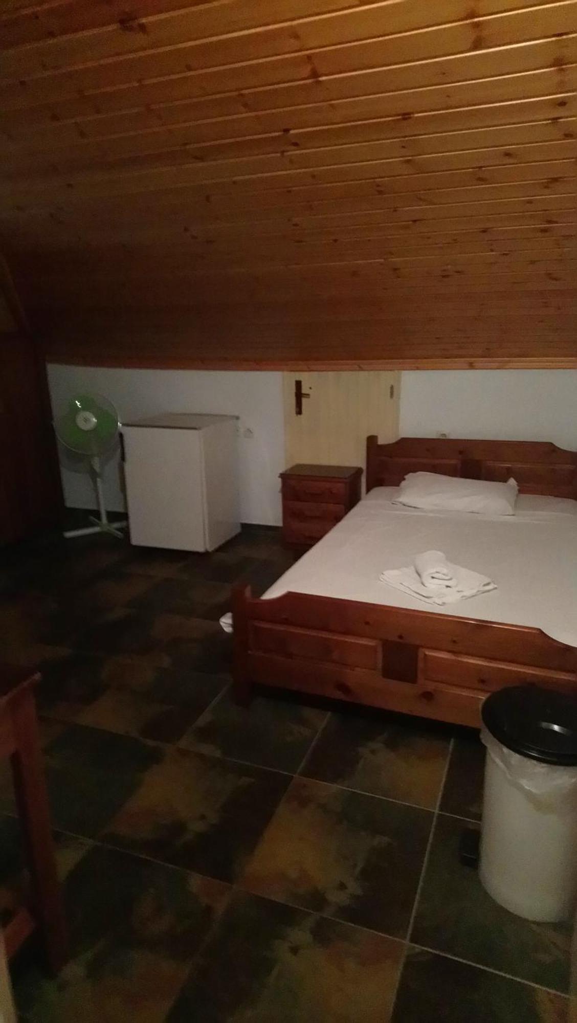 Aparthotel Kiwi Kastle Néa Fókaia Esterno foto