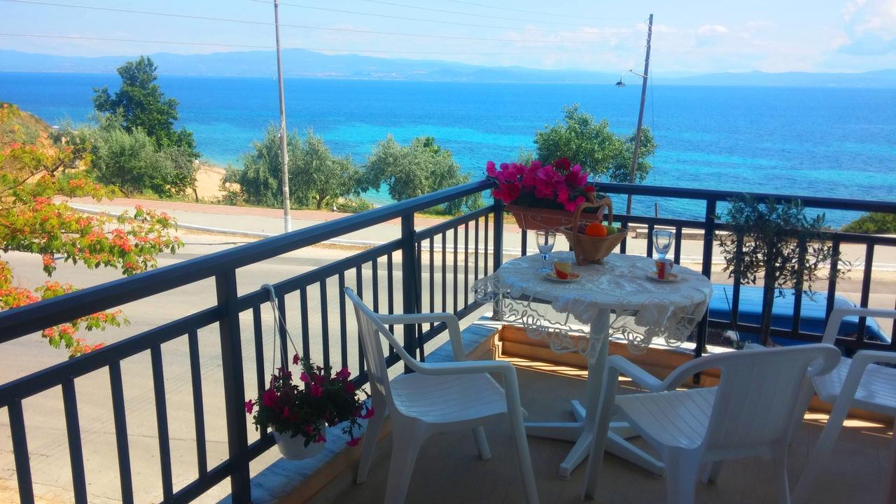 Aparthotel Kiwi Kastle Néa Fókaia Esterno foto