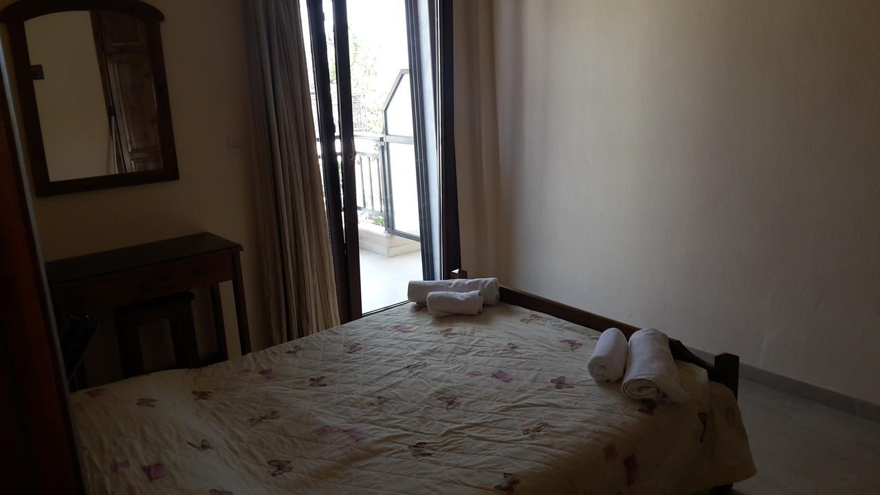 Aparthotel Kiwi Kastle Néa Fókaia Esterno foto