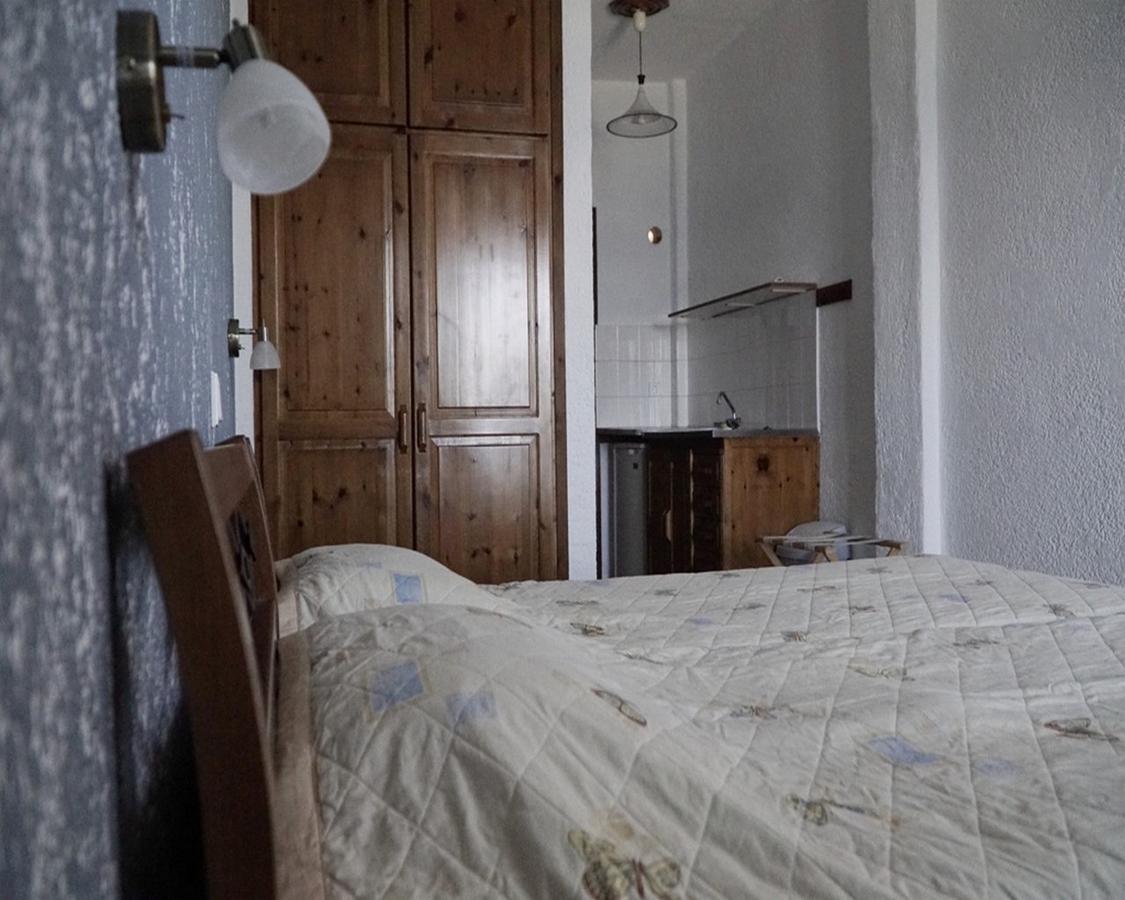 Aparthotel Kiwi Kastle Néa Fókaia Esterno foto