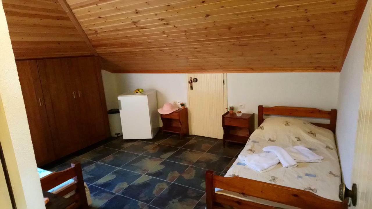 Aparthotel Kiwi Kastle Néa Fókaia Esterno foto