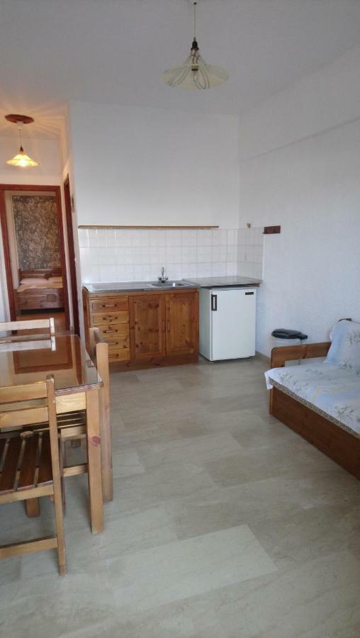 Aparthotel Kiwi Kastle Néa Fókaia Esterno foto